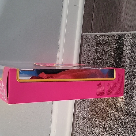 Very Velvet Barbie - Picture 6 of 7